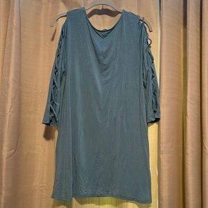 Large teal top